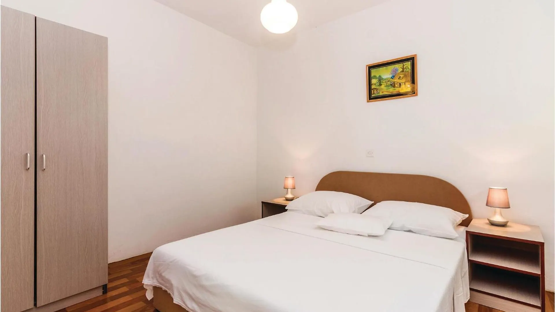 Lovely Apartment In Rovanjska With Kitchen