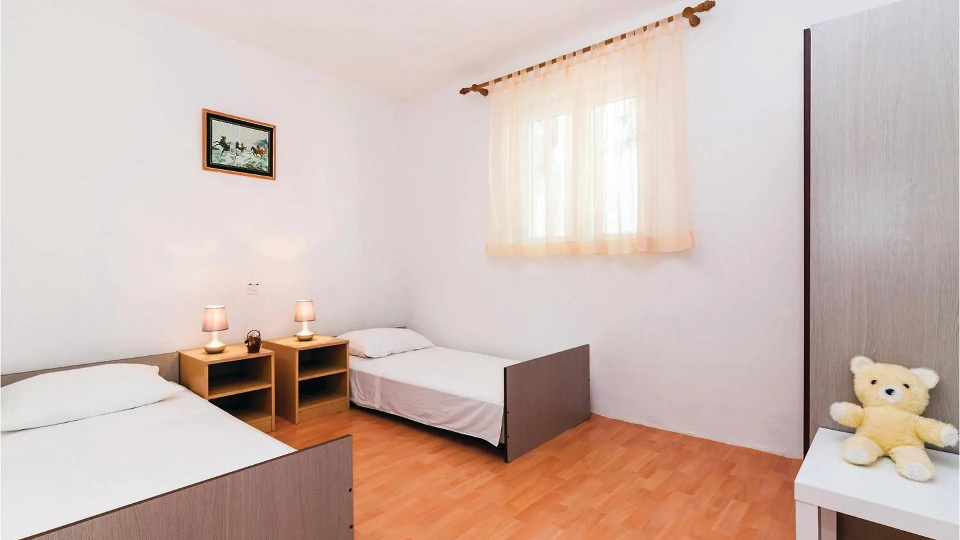 Lovely Apartment In Rovanjska With Kitchen