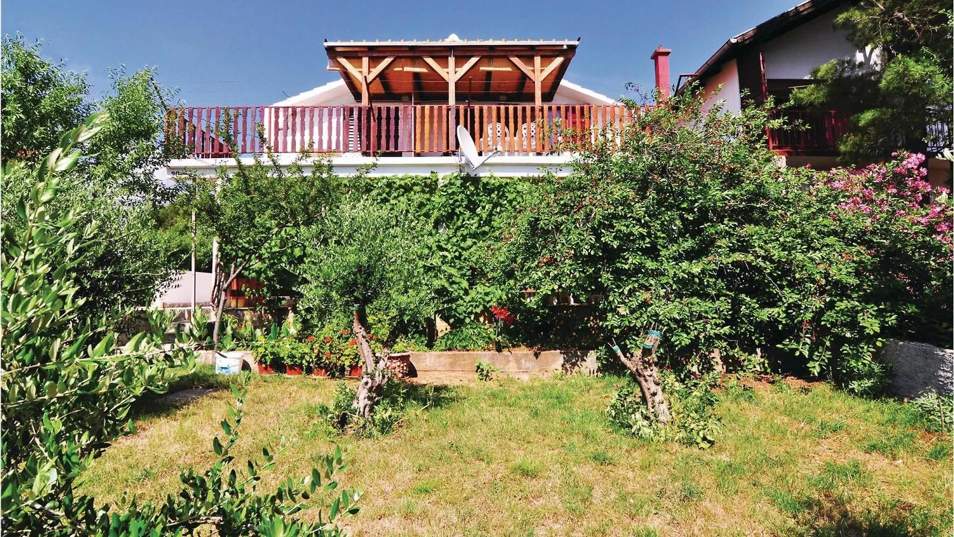 Lovely Apartment In Rovanjska With Kitchen