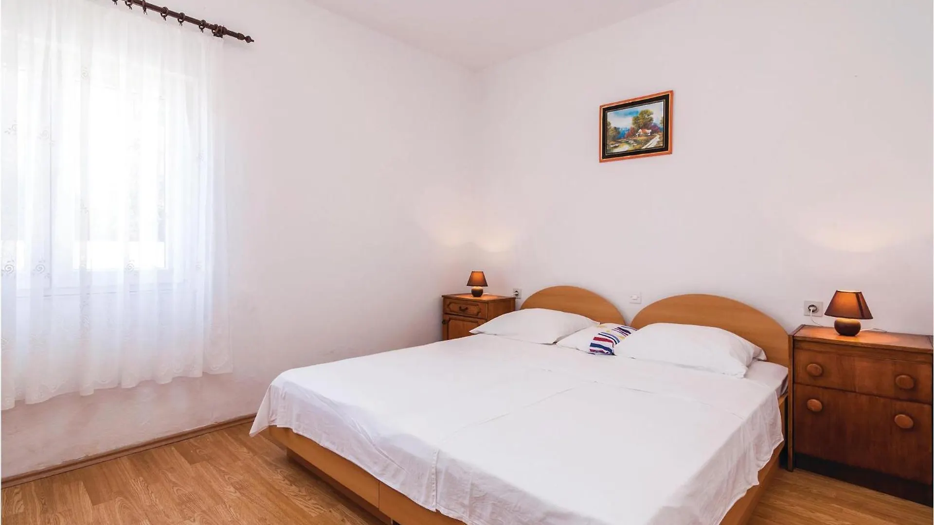 Lovely Apartment In Rovanjska With Kitchen